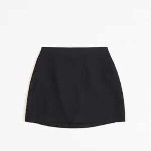 The Abercrombie and Fitch Scarlett Premium Crepe Mini Skort in XL